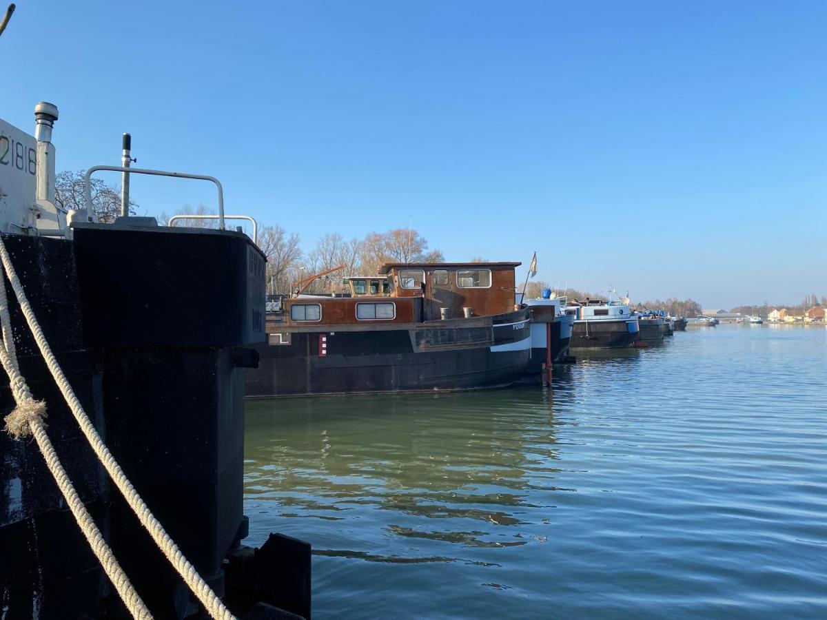 Peniche "Louise Michel" Sejournez Dans L'Appartement Du Capitaine, Offrez Vous Une Experience Inoubliable Au Fil De L'Eau Douai Ngoại thất bức ảnh